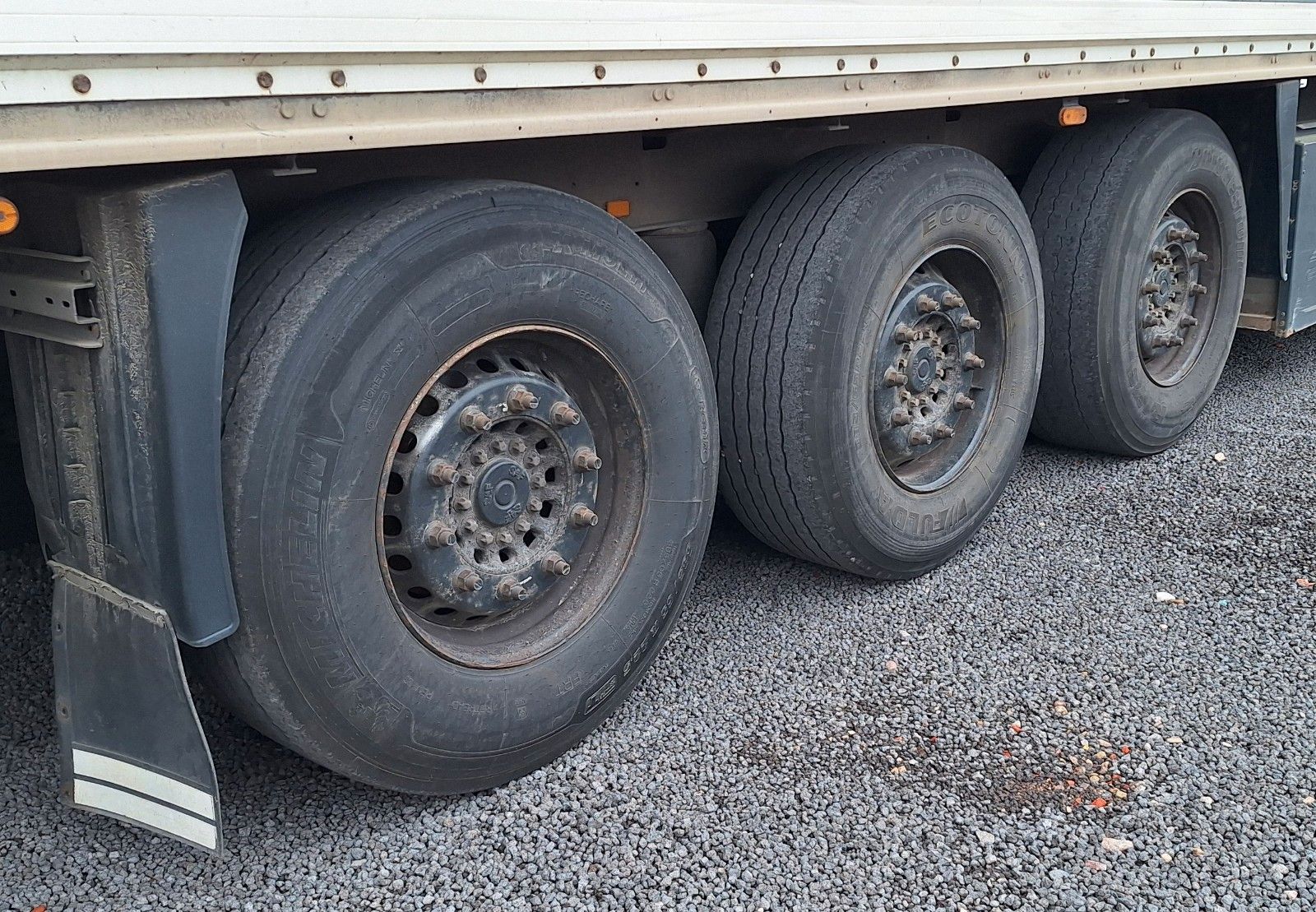 Fahrzeugabbildung Schmitz Cargobull SKO 24