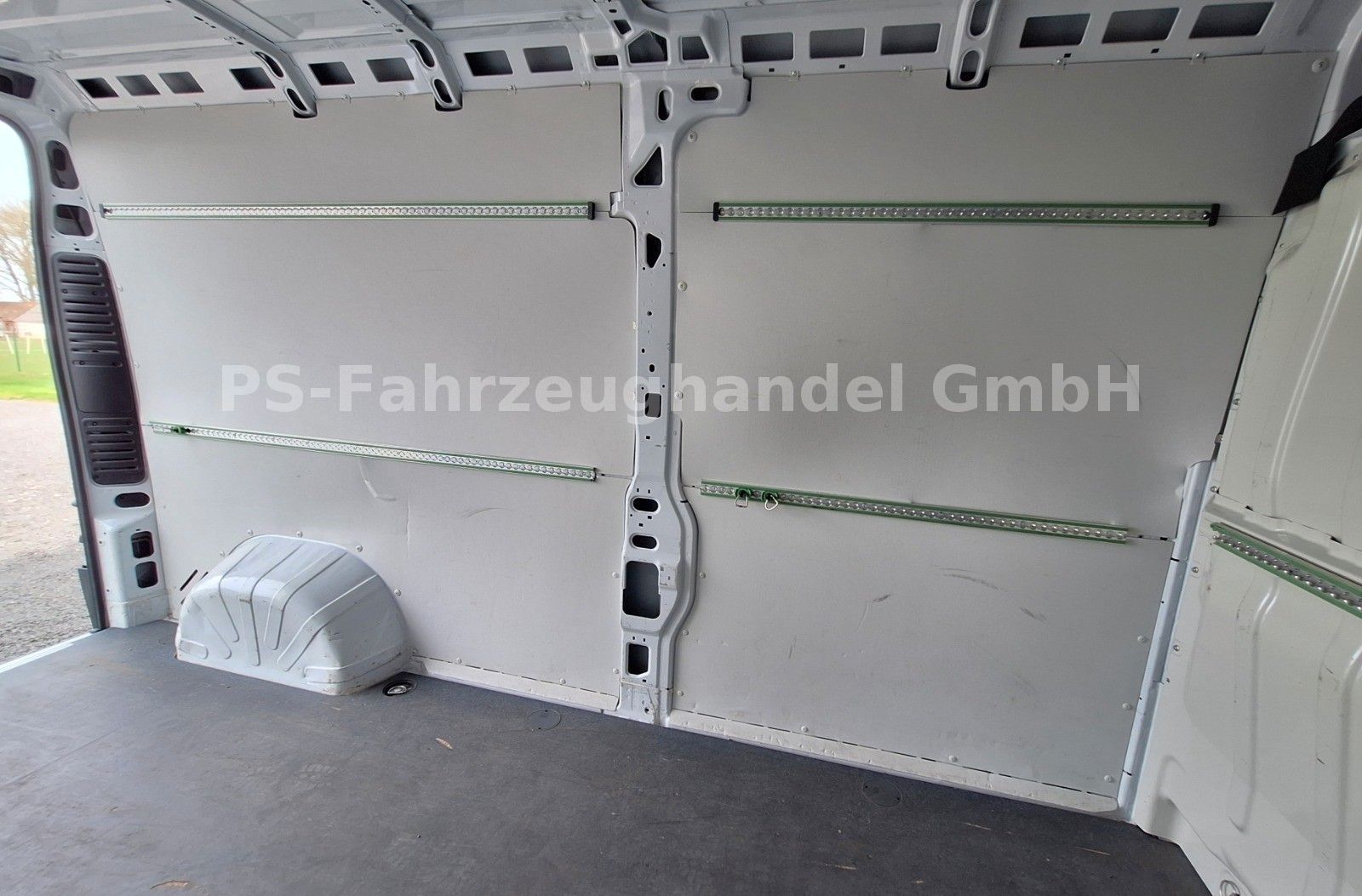 Fahrzeugabbildung Peugeot Boxer Kasten Hoch*335 L3H2*Premium BlueHDi 140