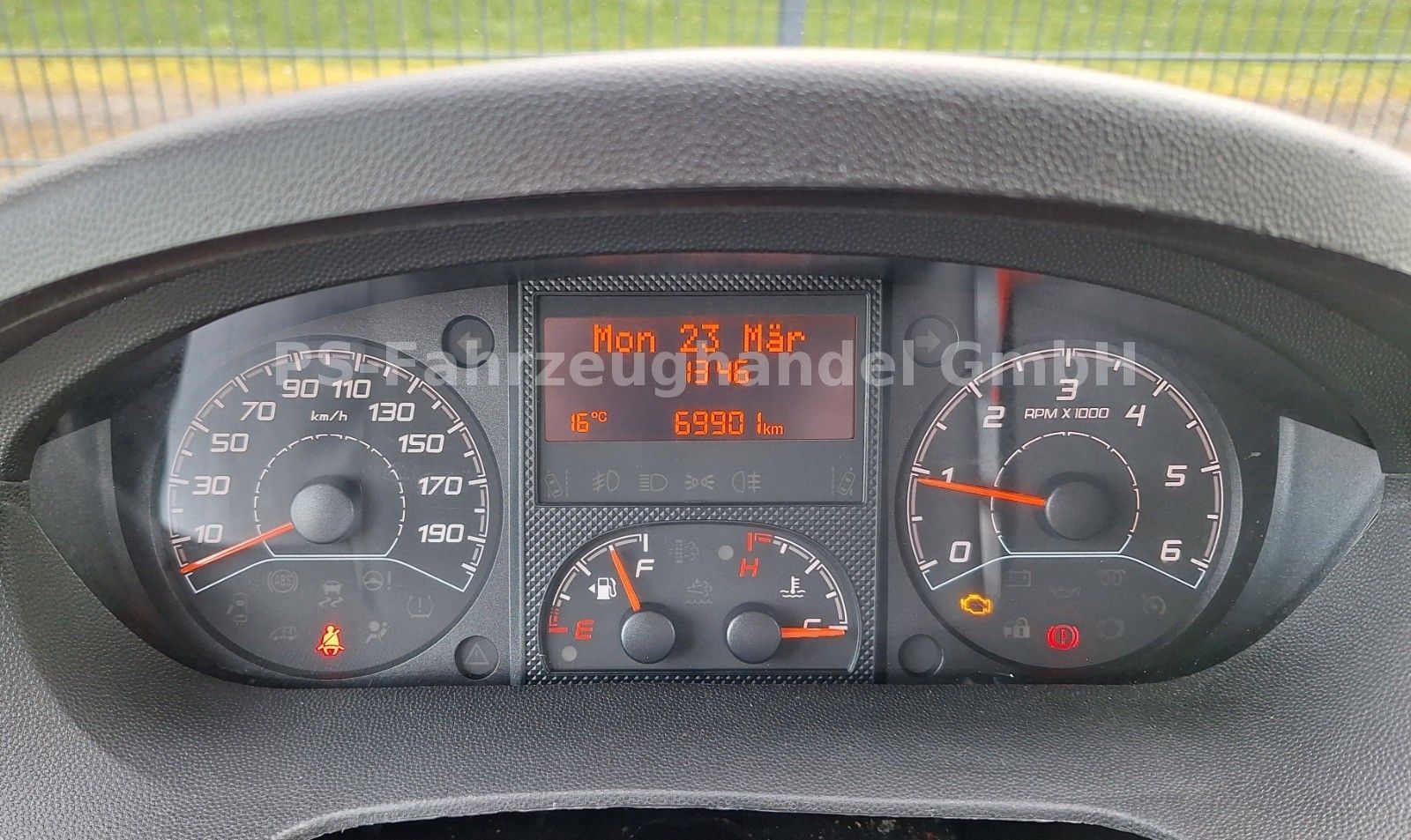 Fahrzeugabbildung Peugeot Boxer Kasten Hoch*335 L3H2*Premium BlueHDi 140