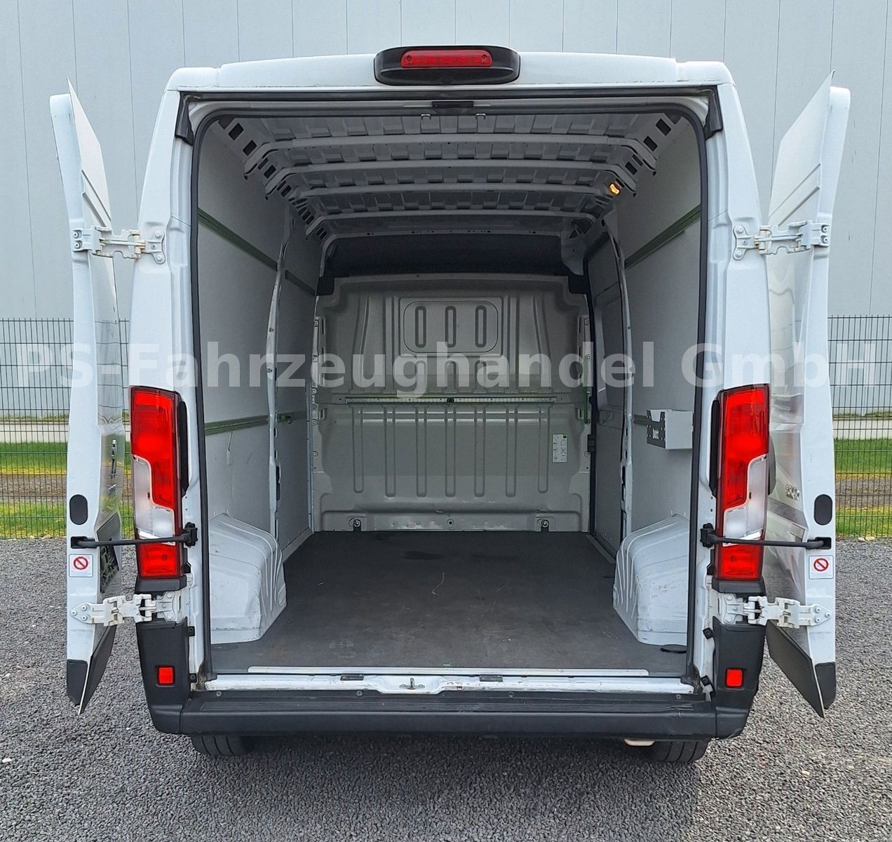 Fahrzeugabbildung Peugeot Boxer Kasten Hoch*335 L3H2*Premium BlueHDi 140
