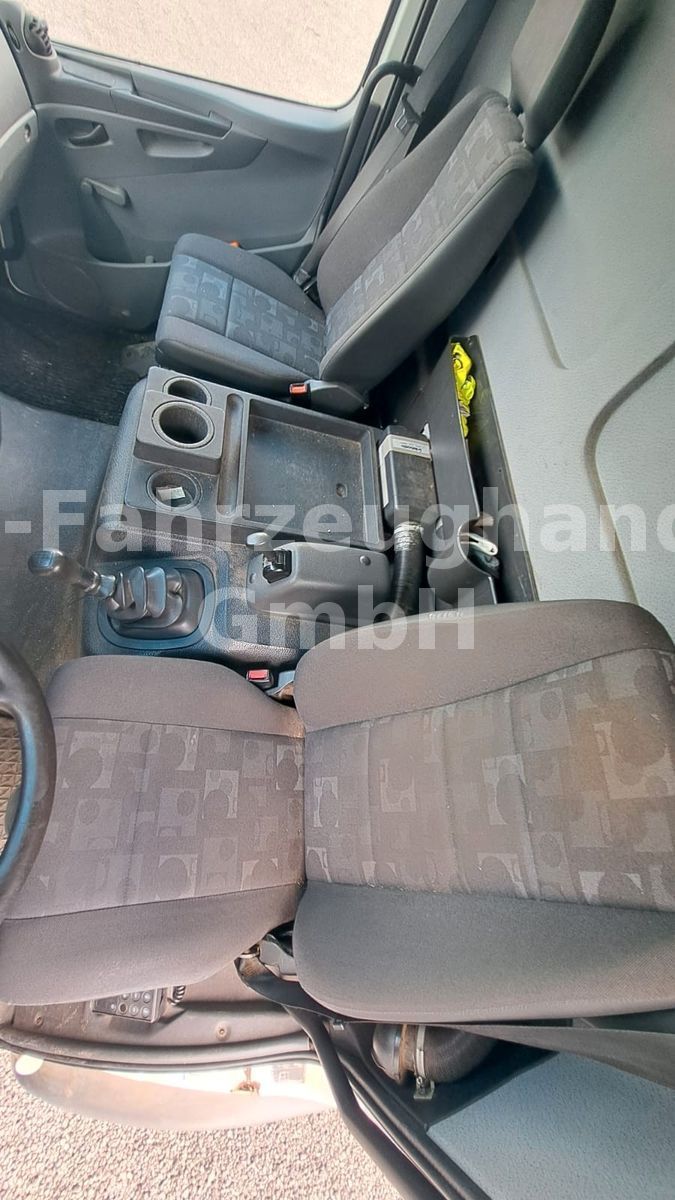Fahrzeugabbildung Mercedes-Benz Atego 2 1218*Blatt/Luft*Pferdetransporter