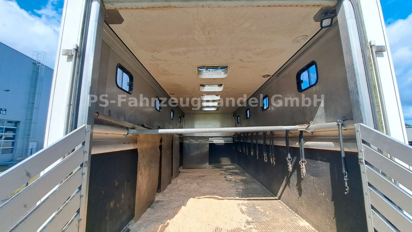 Fahrzeugabbildung Mercedes-Benz Atego 2 1218*Blatt/Luft*Pferdetransporter