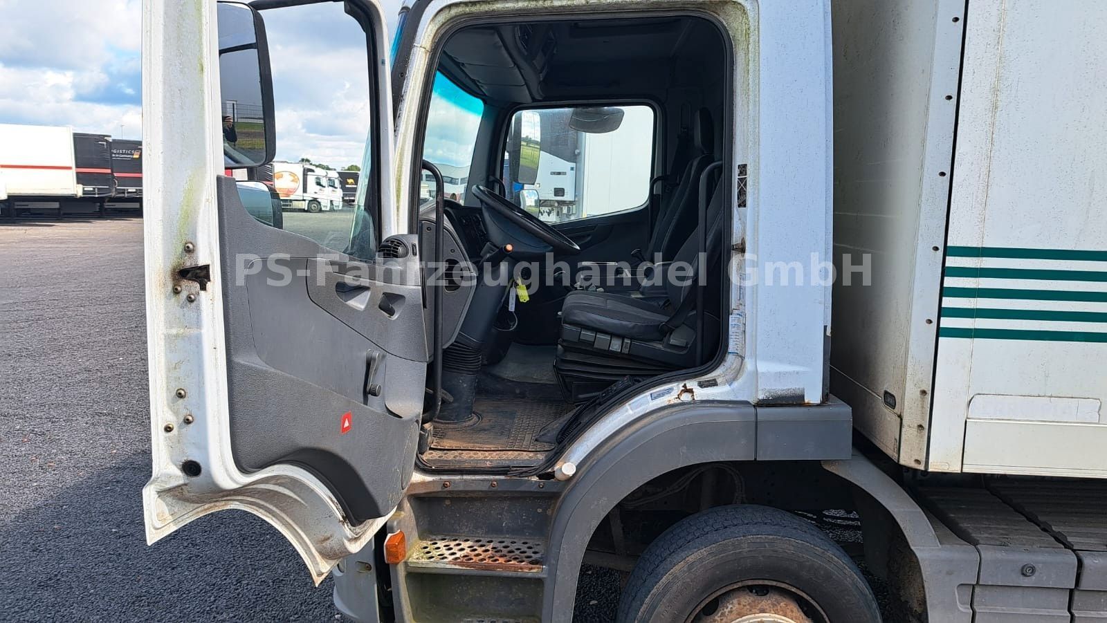 Fahrzeugabbildung Mercedes-Benz Atego 2 1218*Blatt/Luft*Pferdetransporter