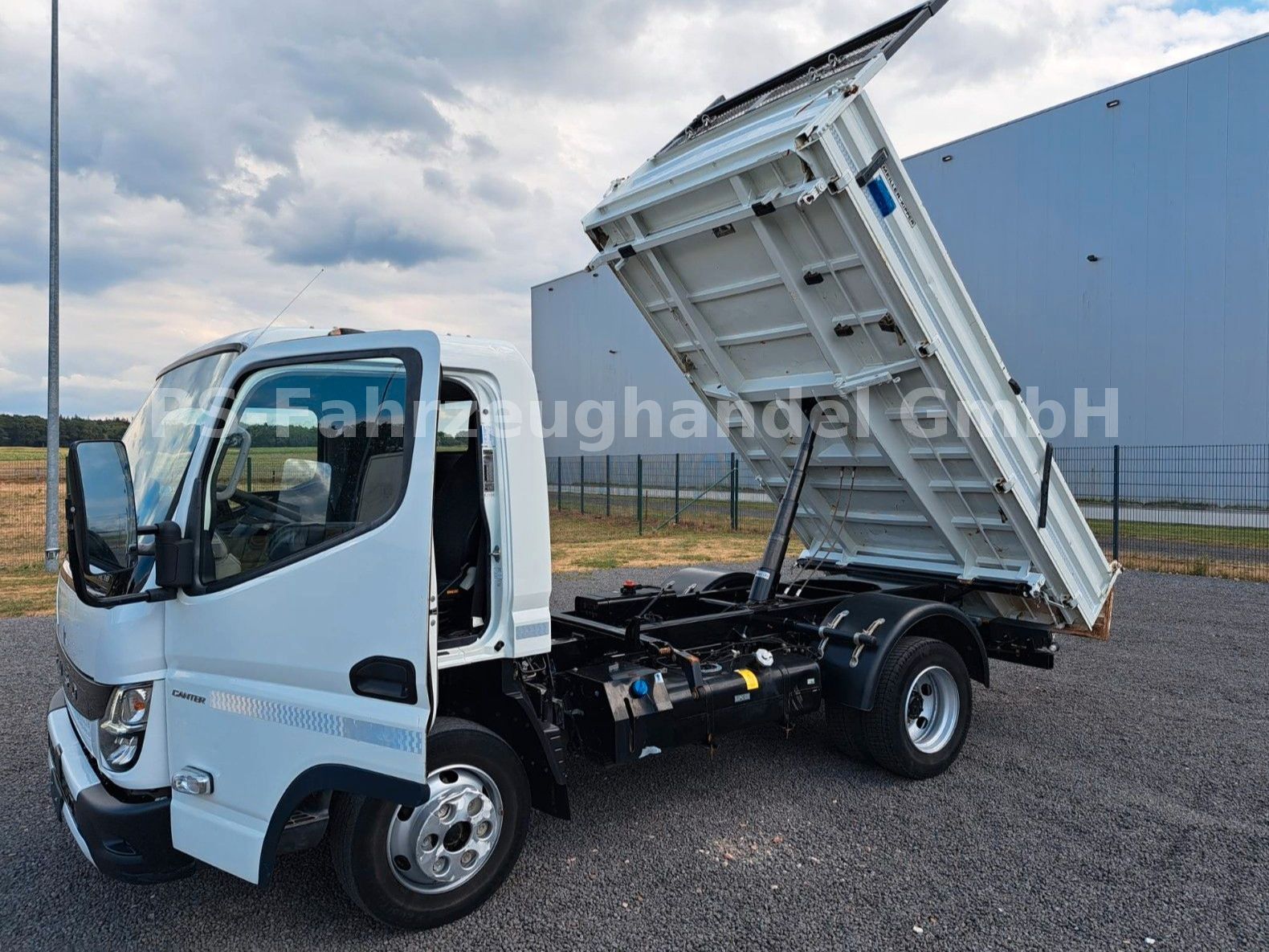 Fahrzeugabbildung FUSO Canter 7C18*Dreiseitenkipper*AHK