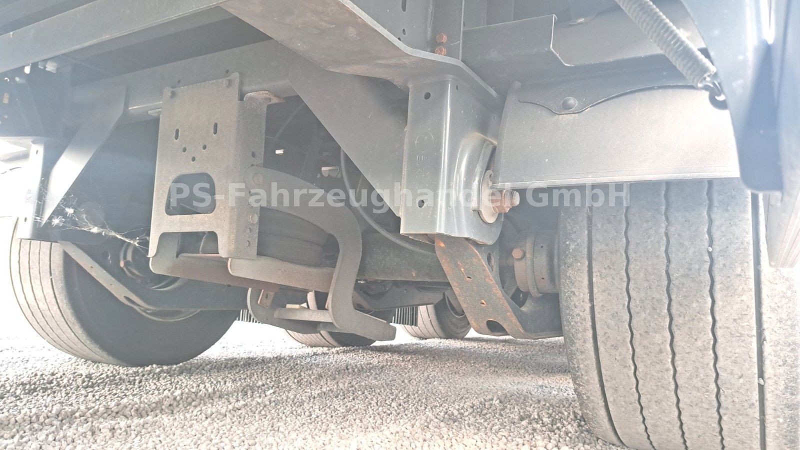 Fahrzeugabbildung Wielton Curtain *MEGA*NS3KM4*SAF*LiftA 3x vorhanden