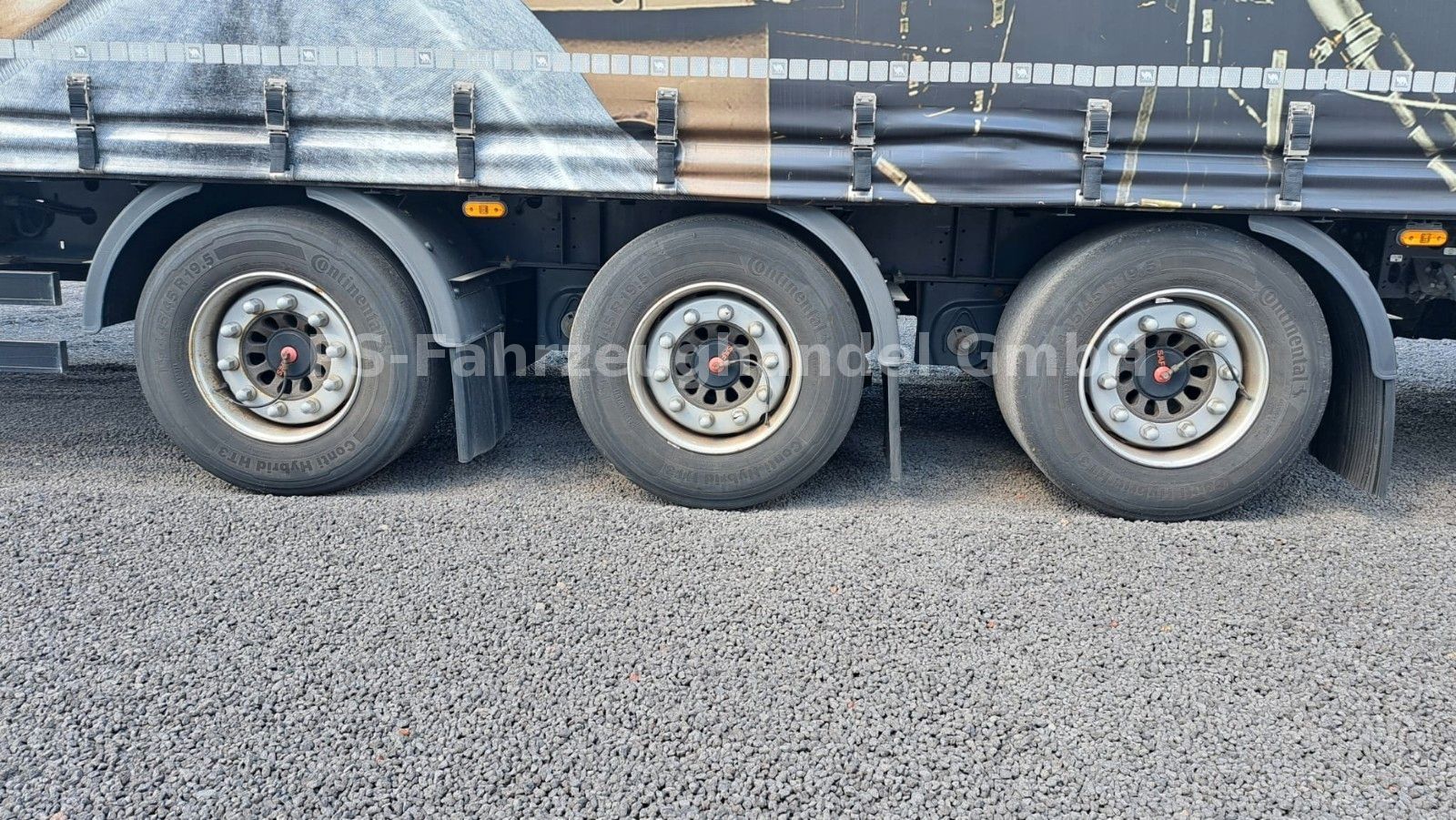 Fahrzeugabbildung Wielton Curtain *MEGA*NS3KM4*SAF*LiftA 3x vorhanden