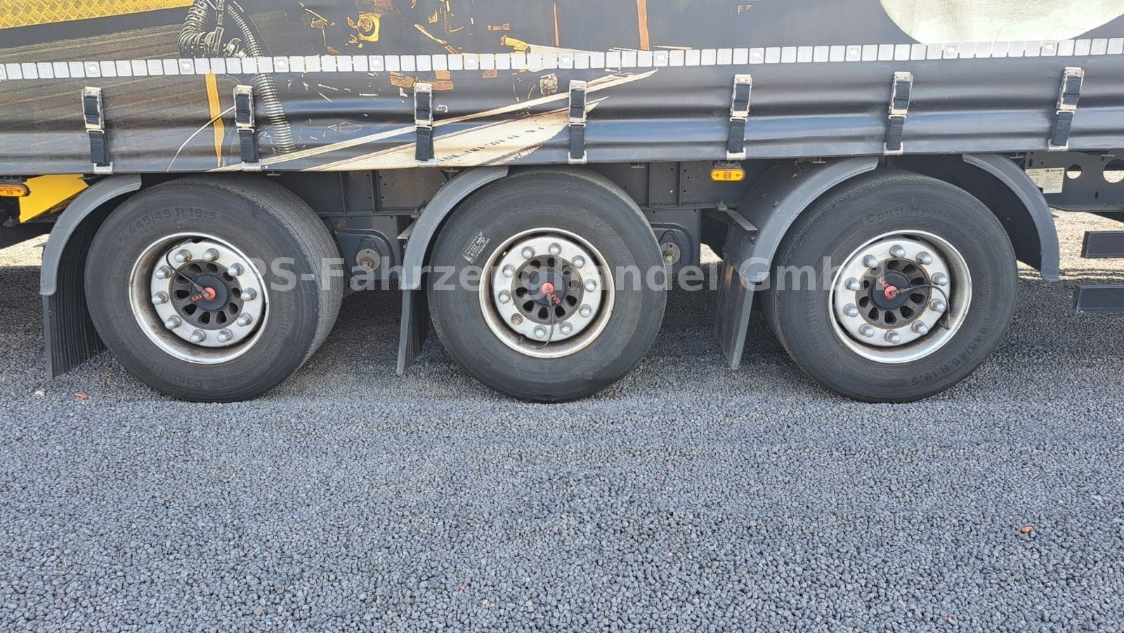 Fahrzeugabbildung Wielton Curtain *MEGA*NS3KM4*SAF*LiftA 3x vorhanden