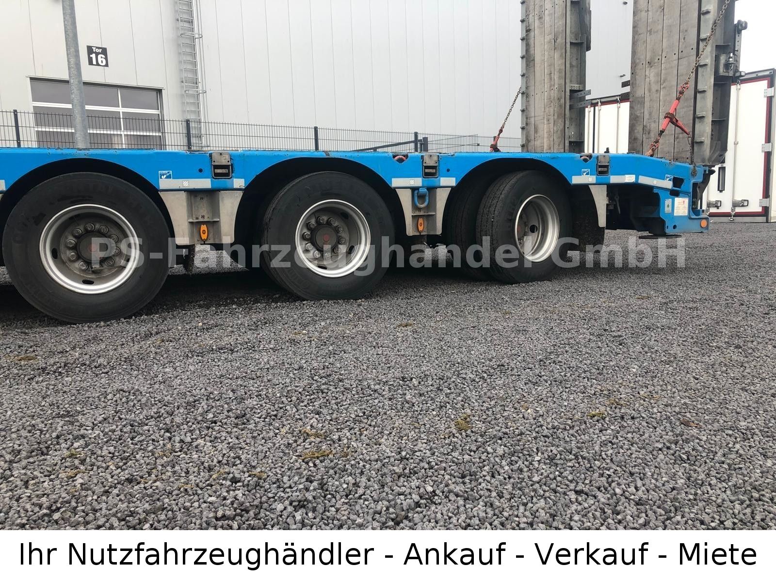 Fahrzeugabbildung Schwarzmüller *F-Serie*Tieflader*gekröpft*Hydr.Rampen
