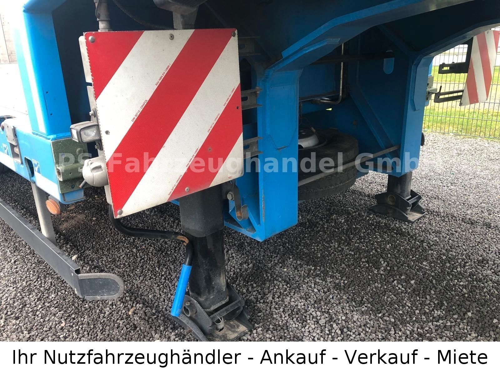 Fahrzeugabbildung Schwarzmüller *F-Serie*Tieflader*gekröpft*Hydr.Rampen