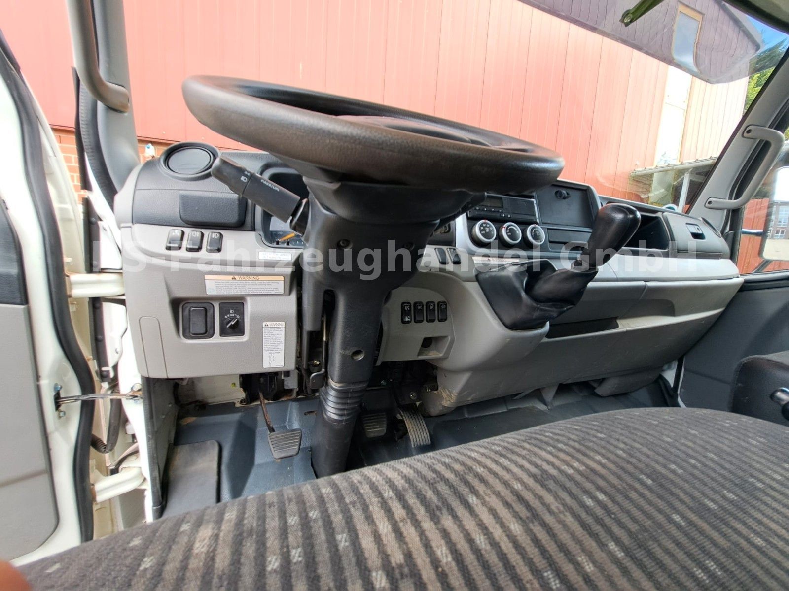Fahrzeugabbildung FUSO Canter 7C18*Dreiseitenkipper*AHK