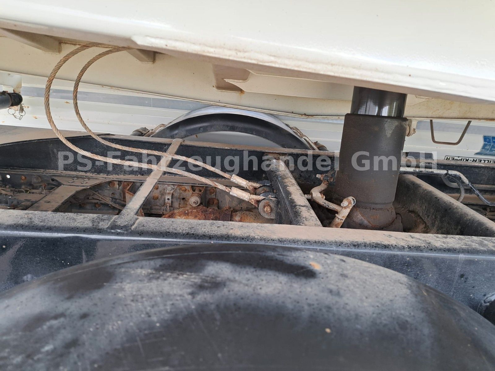 Fahrzeugabbildung FUSO Canter 7C18*Dreiseitenkipper*AHK