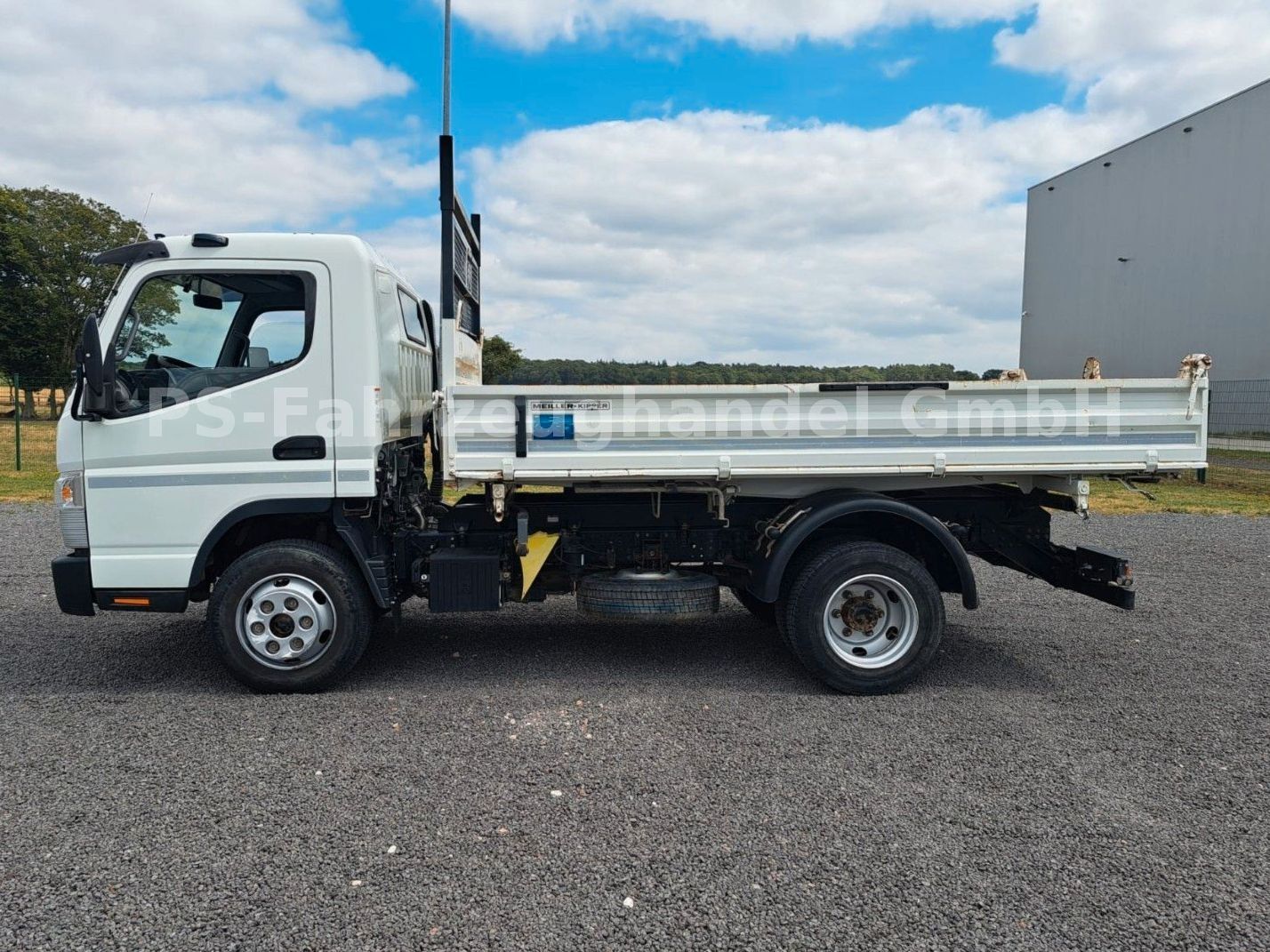 Fahrzeugabbildung FUSO Canter 7C18*Dreiseitenkipper*AHK