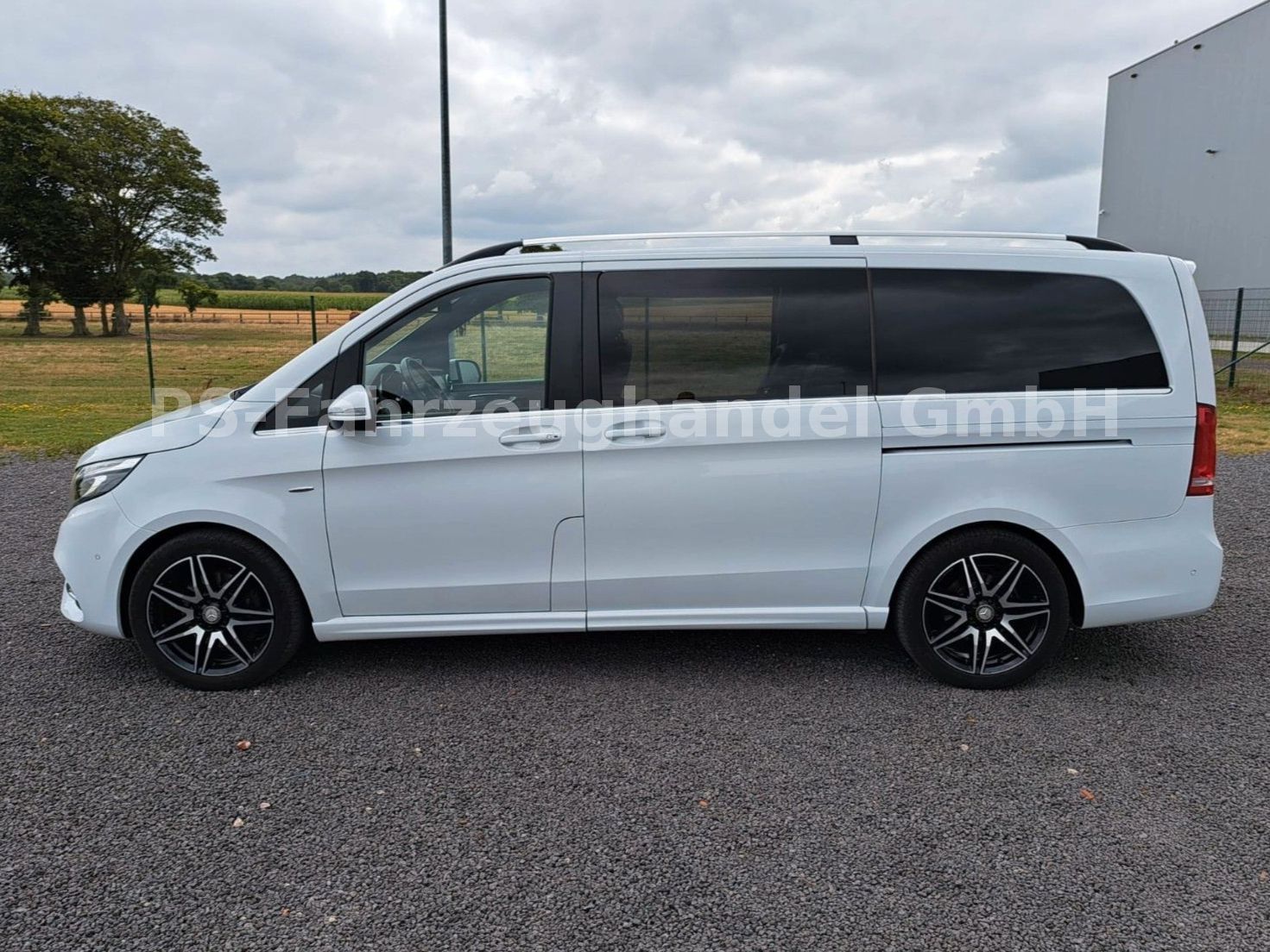 Fahrzeugabbildung Mercedes-Benz V 250 d lang Avantgarde*AMG-Line*Leder*AHK