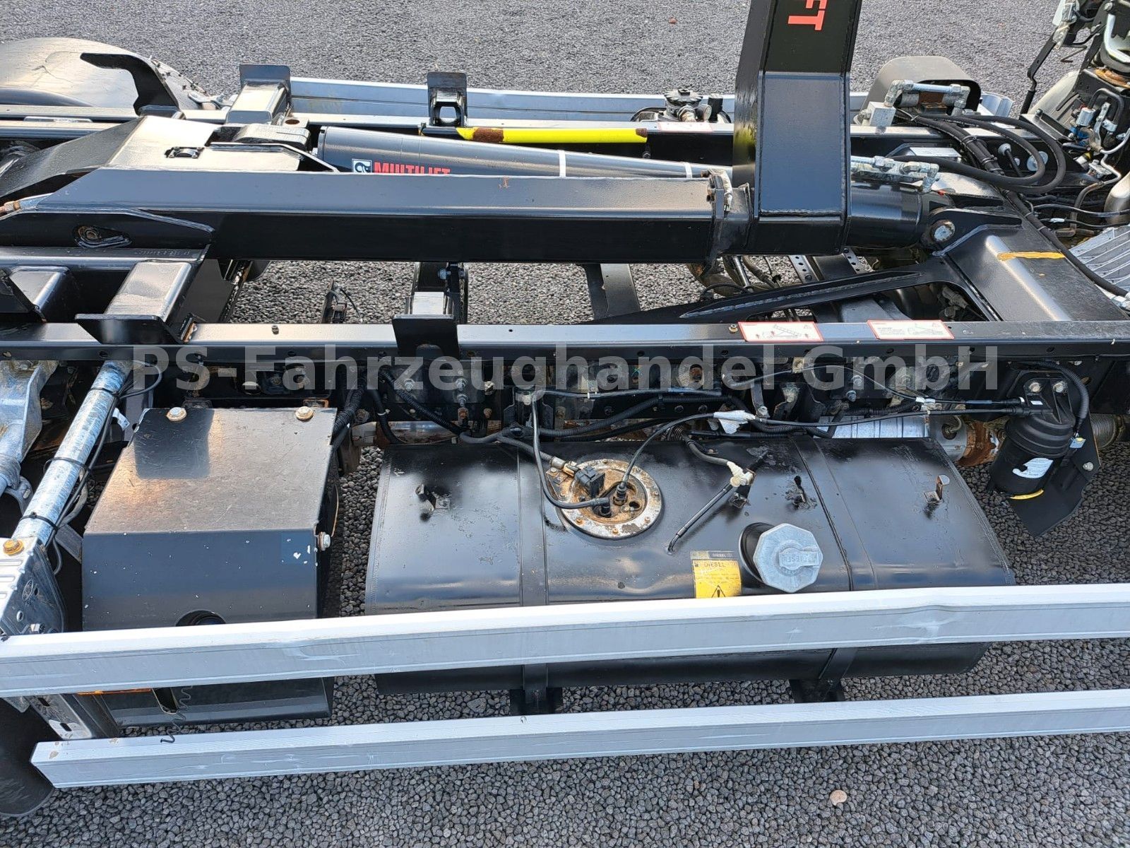 Fahrzeugabbildung FUSO Canter 7C18* HIAB Abrollkipper