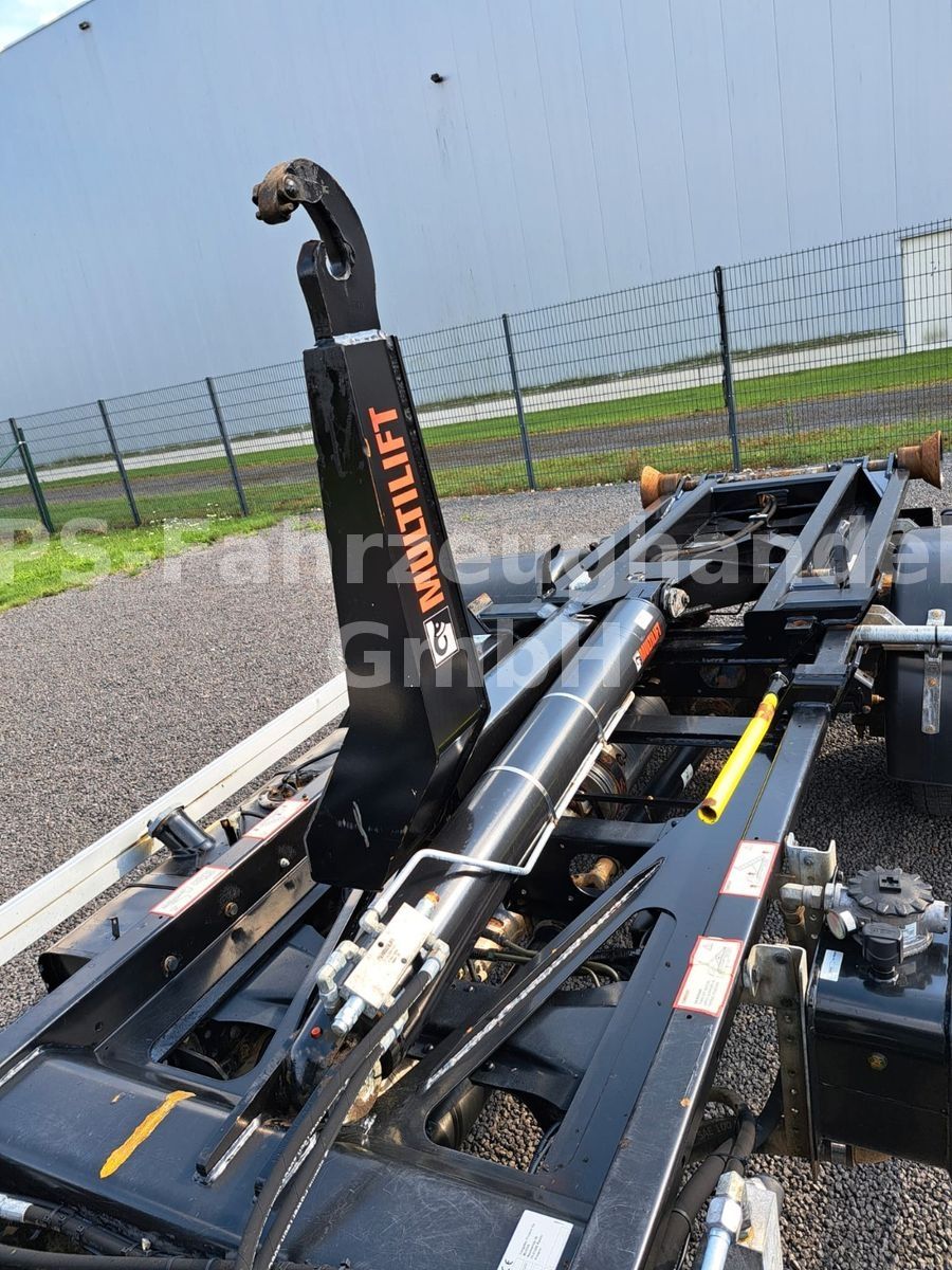 Fahrzeugabbildung FUSO Canter 7C18* HIAB Abrollkipper