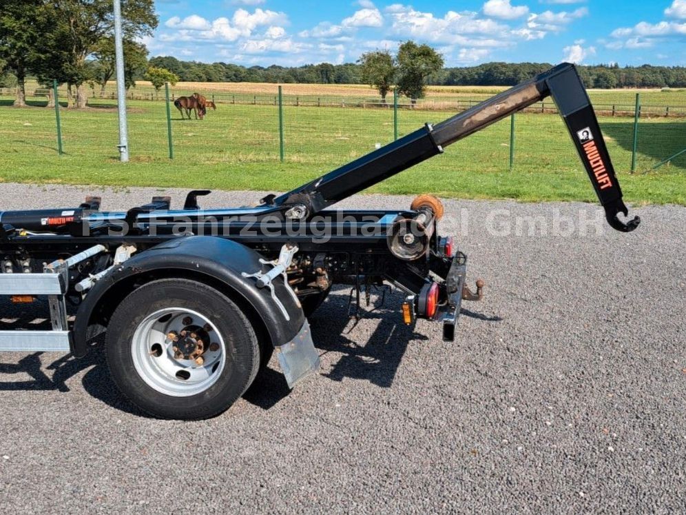 Fahrzeugabbildung FUSO Canter 7C18* HIAB Abrollkipper