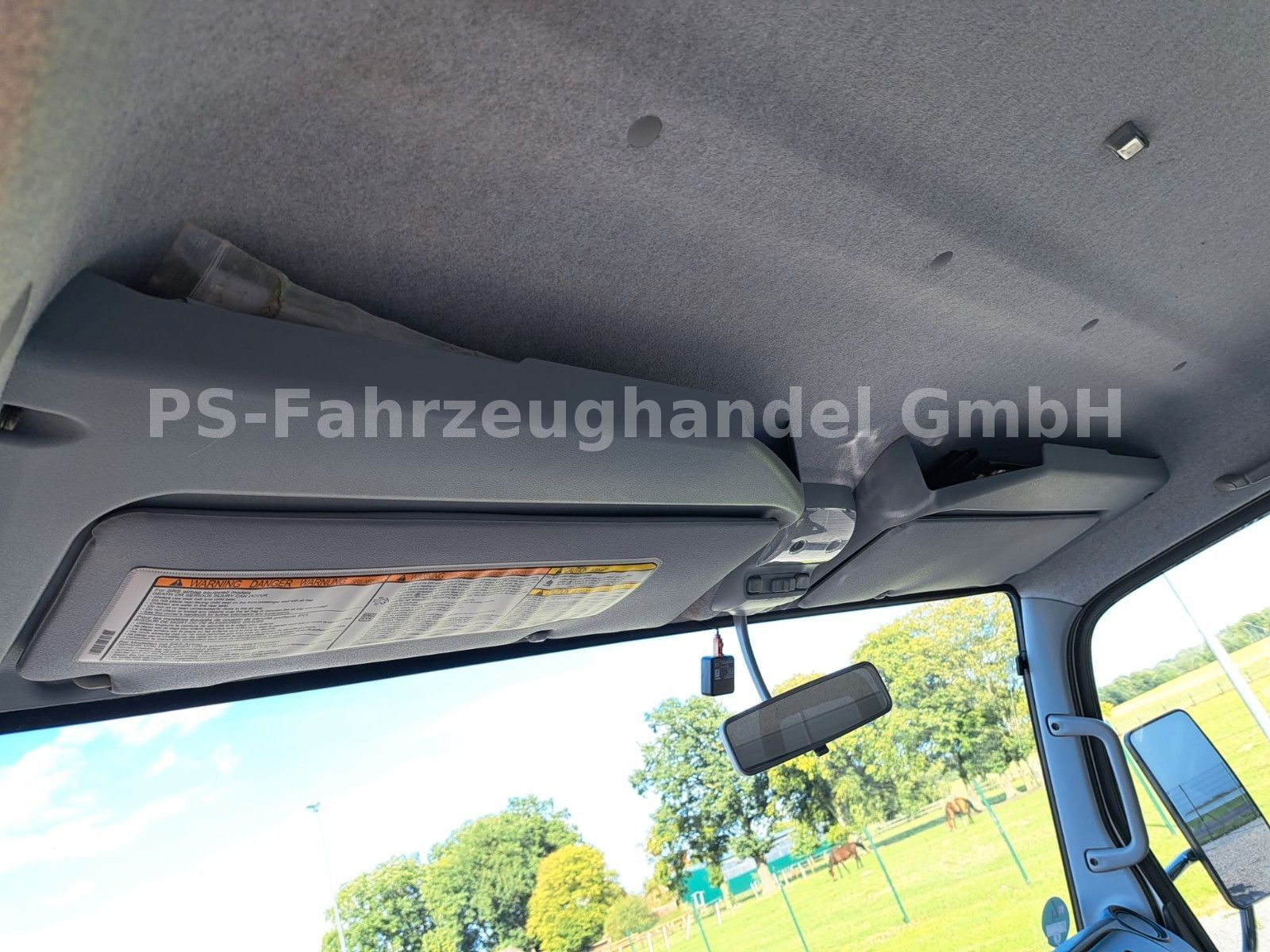 Fahrzeugabbildung FUSO Canter 7C18* HIAB Abrollkipper