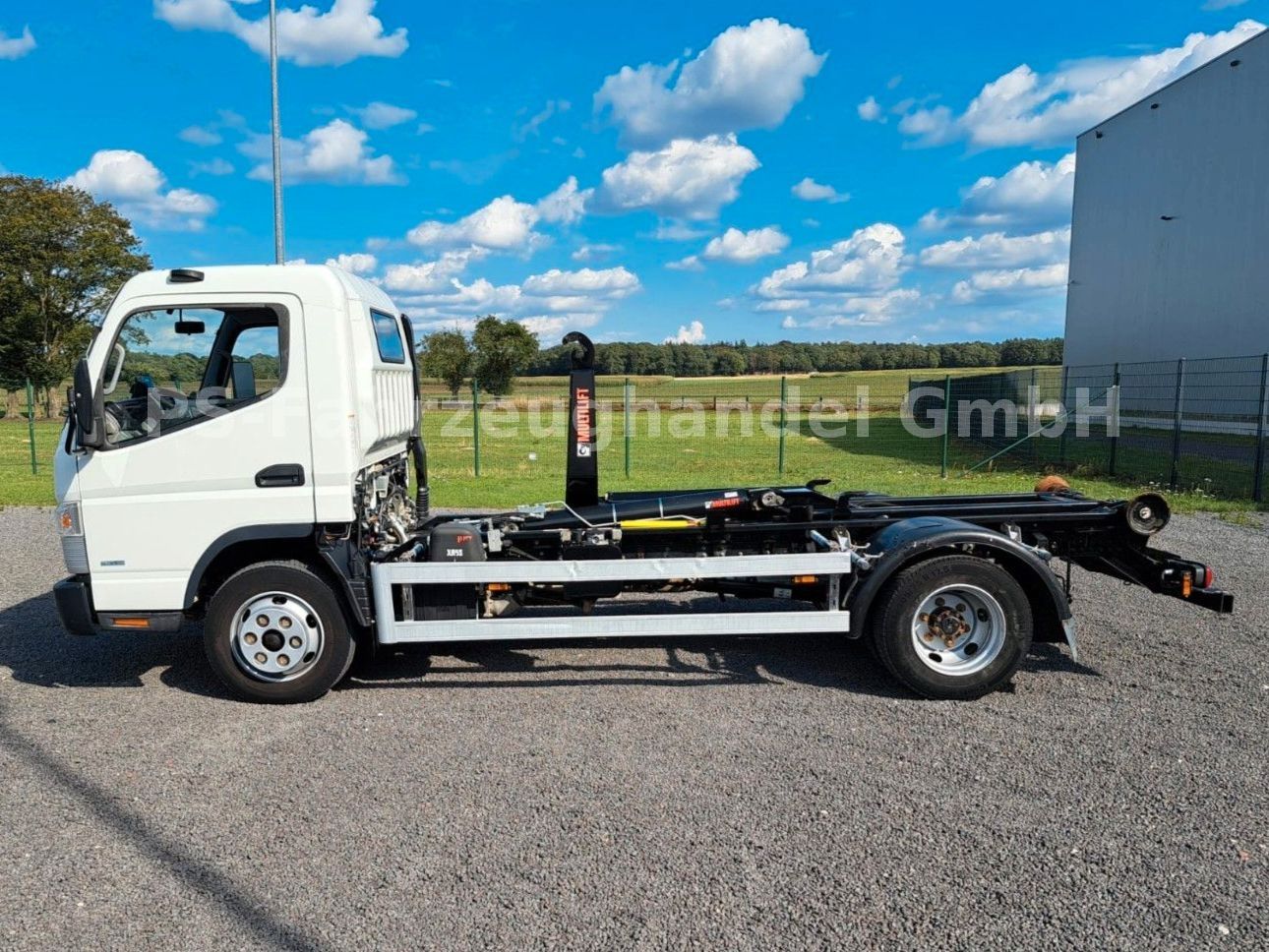 Fahrzeugabbildung FUSO Canter 7C18* HIAB Abrollkipper