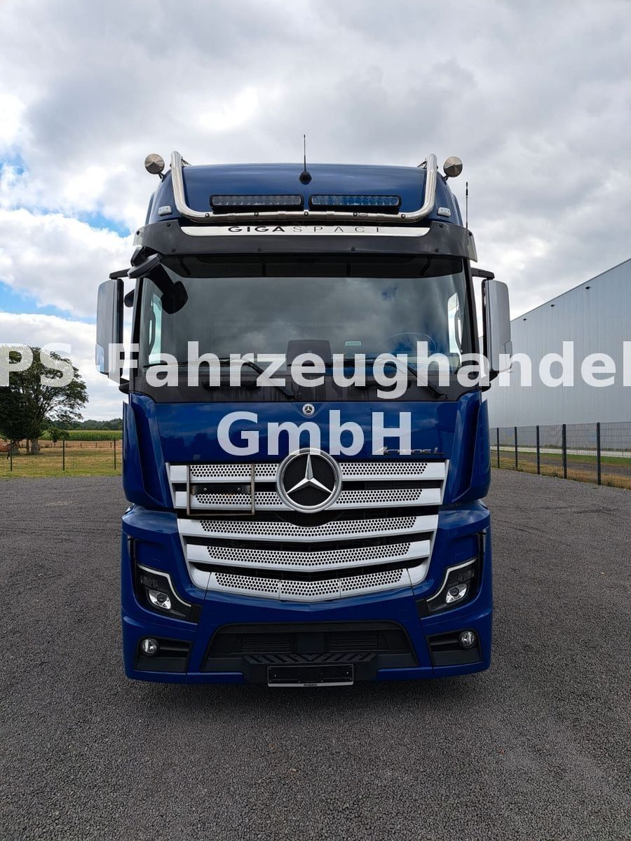 Fahrzeugabbildung Mercedes-Benz Actros 5 2551*GIGASpace*2 Tanks* Kompl.-Zug