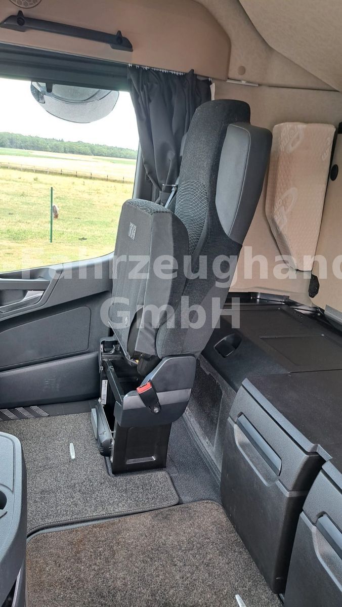 Fahrzeugabbildung Mercedes-Benz Actros 5*2548*Luft/Luft*NAVI*Palfinger-Kran