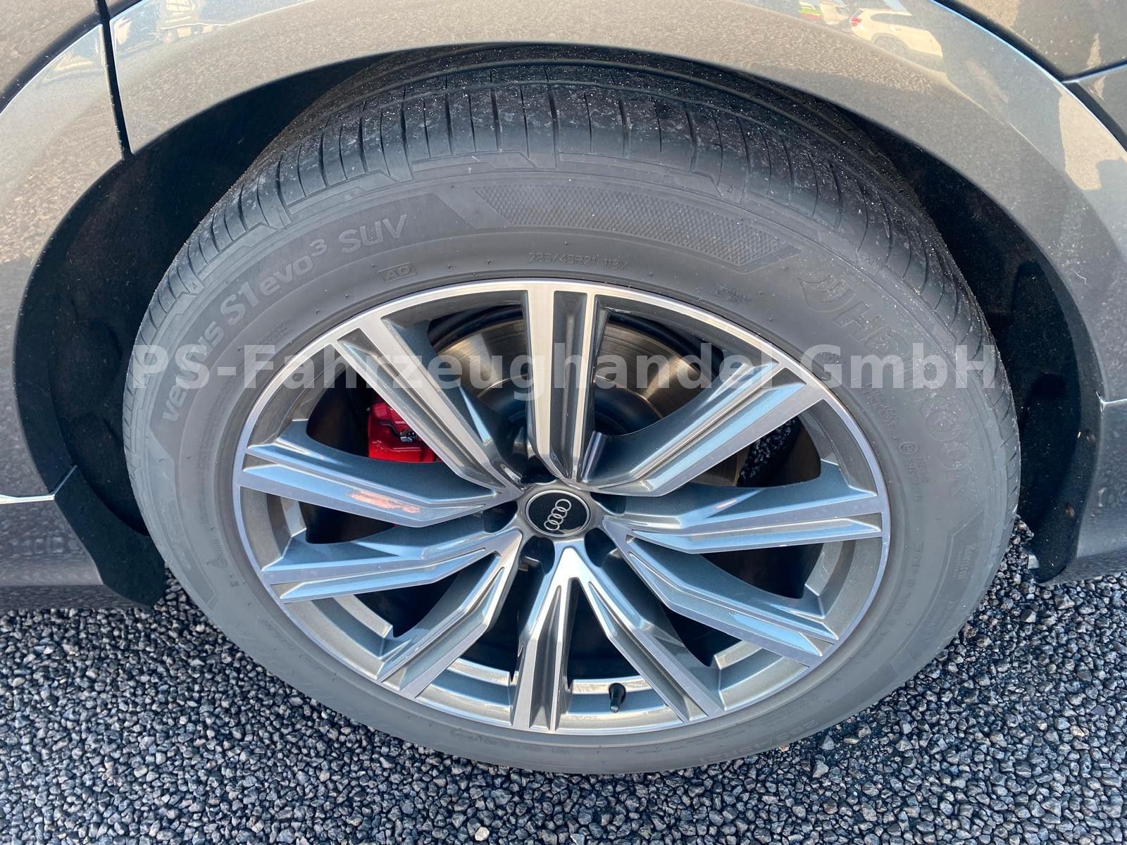 Fahrzeugabbildung Audi Q8 50 TDI quattro competition plus*MMI*HUD*AHK