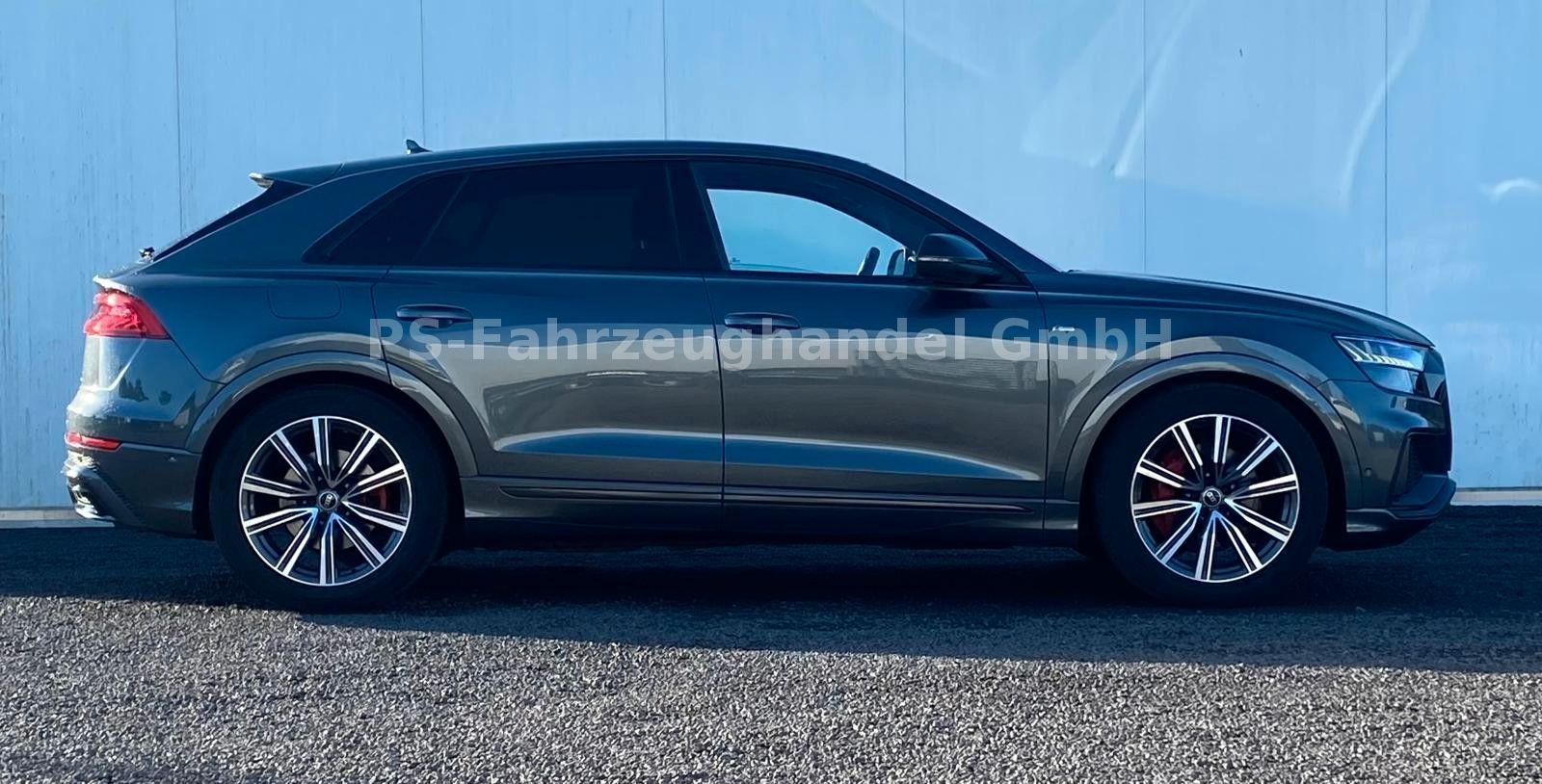 Fahrzeugabbildung Audi Q8 50 TDI quattro competition plus*MMI*HUD*AHK