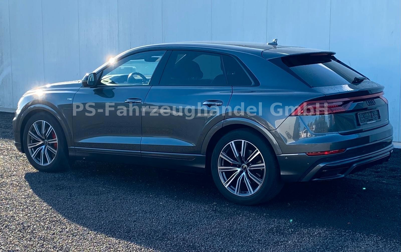 Fahrzeugabbildung Audi Q8 50 TDI quattro competition plus*MMI*HUD*AHK