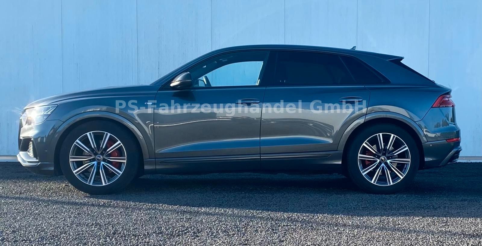 Fahrzeugabbildung Audi Q8 50 TDI quattro competition plus*MMI*HUD*AHK